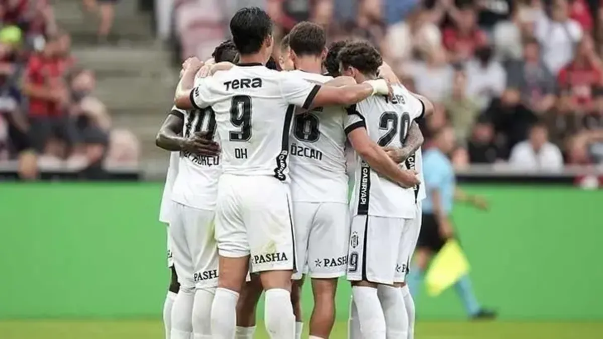Beşiktaşımız, Hradec Kralove Karşısında İlk Yarıyı Önde Kapattı!