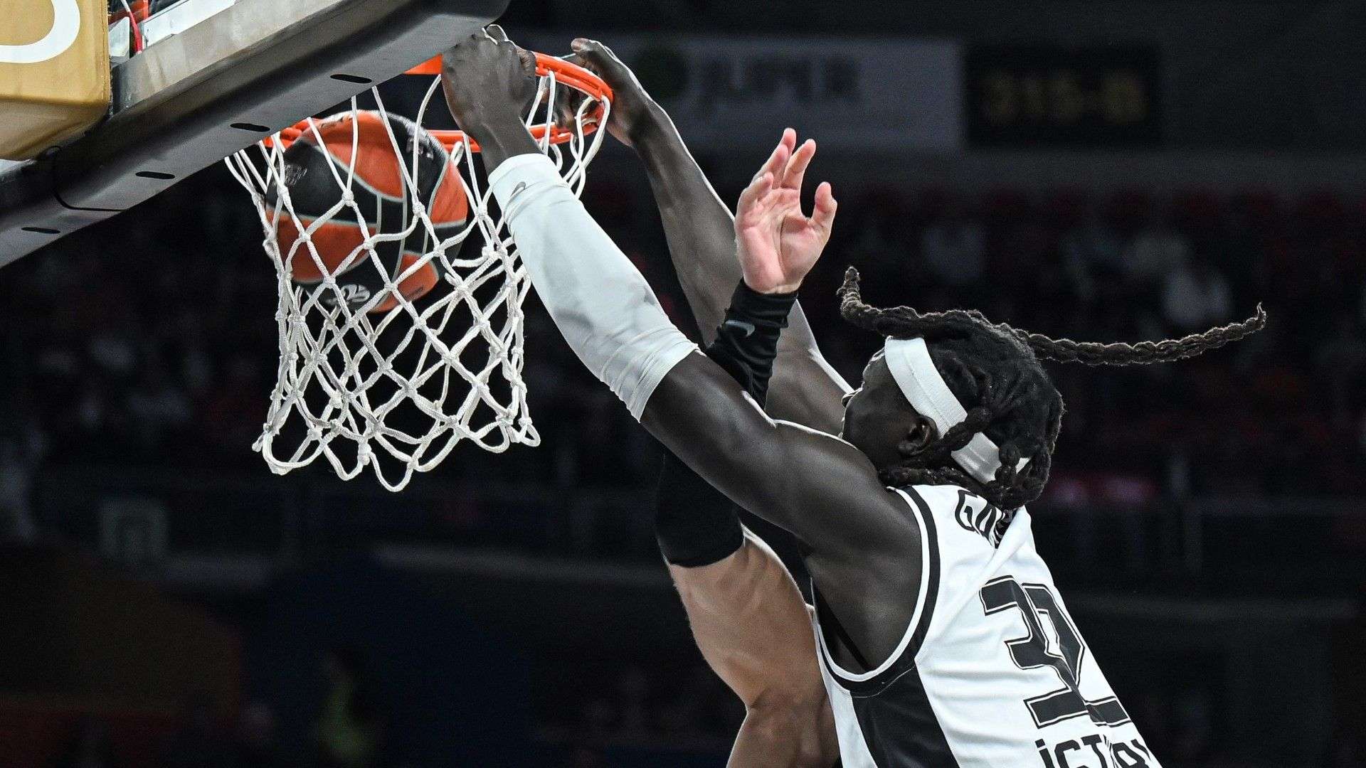 Kartal EuroLeague'de Coştu: Baskonia Deplasmanında Zafer Bizim! 84-92