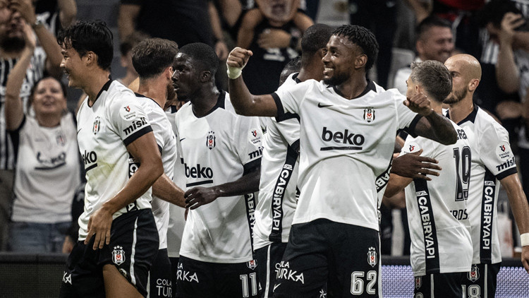 Kartalımız Erzurumspor FK'yı Devirdi: Beşiktaş Zirveye Uçtu!