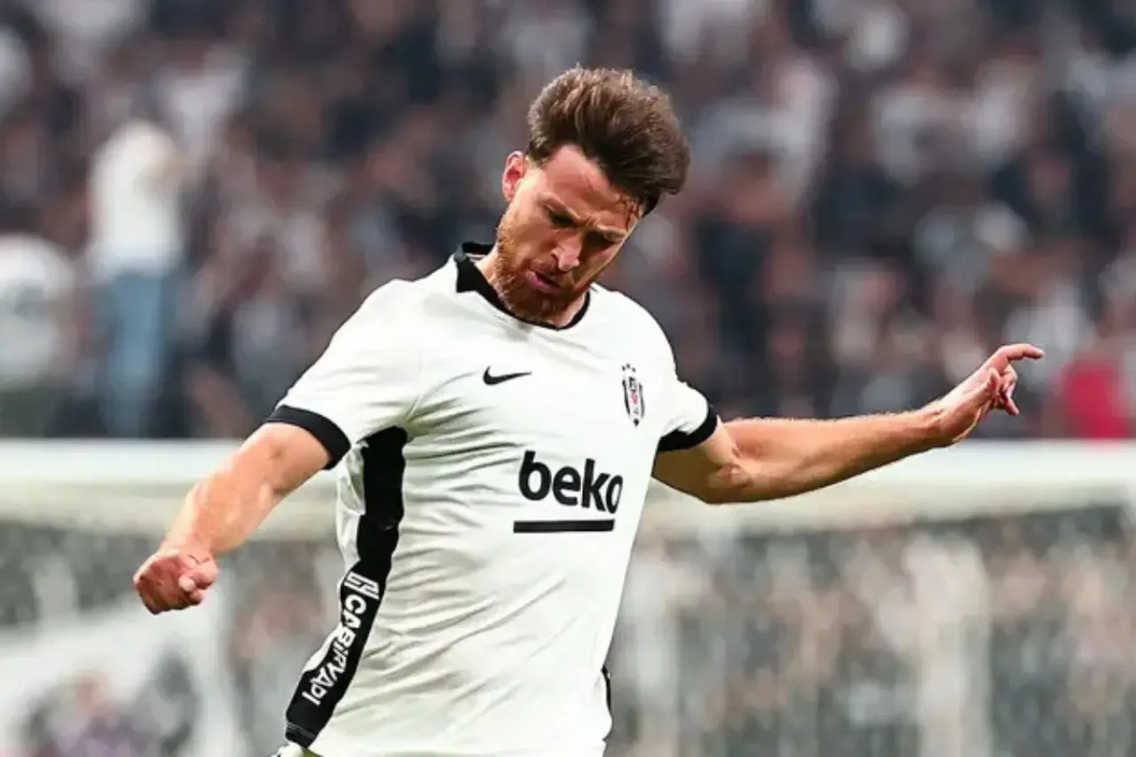 Salih Özcan'dan Kaptanlık Sinyali: Beşiktaşımıza Yakışır Başlangıç!